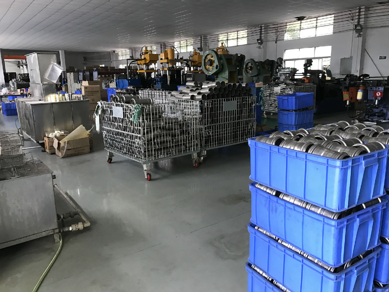 广东宝威体育 (BAOWEI SPORT)官方网站品牌双卡压式管件生产车间3