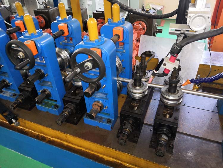 宝威体育不锈钢供水管材生产车间